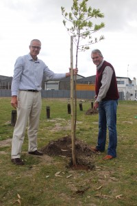 Andrew Pitchers & Howard Brady @ Nampak Bevcan Tree Planting - 21 Sep 15 (1)