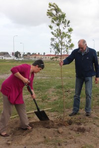 Michelle Kemper & Dave Fuller @ Nampak Bevcan Tree Planting - 21 Sep 15